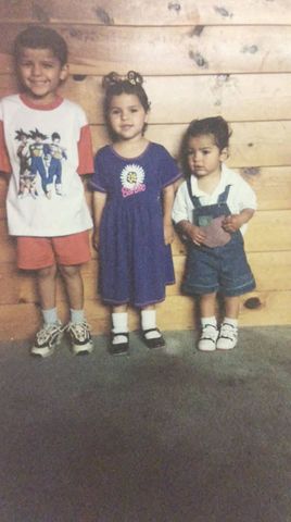 Estrenando con mis hermanos