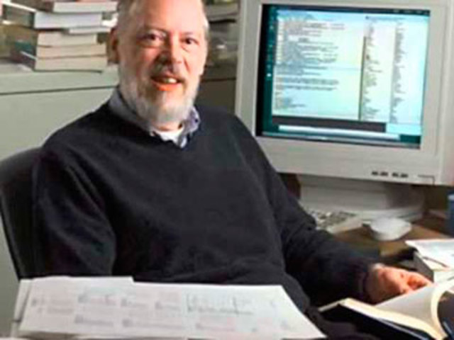Creación de C por Dennis Ritchie