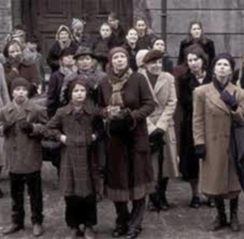 France loses Alsace and Lorraine to Germany.