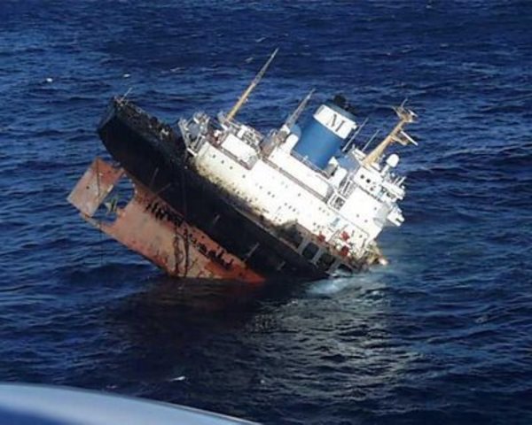 Petroleiro "Cavo Cambanos"