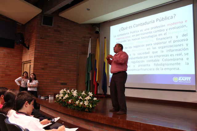 Se reglamenta la profesion  de los contadores