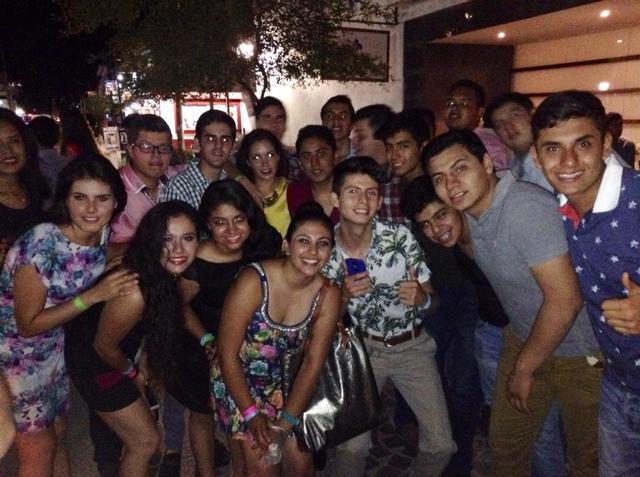 Viaje a la playa con compañeros de generación Prepa