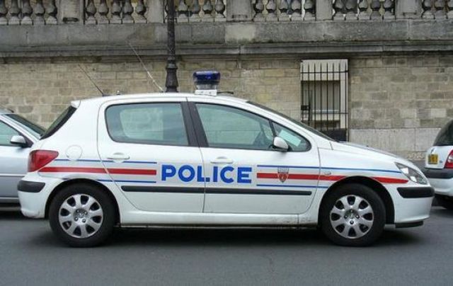 Deux supposés braqueurs interpellés après une course-poursuite