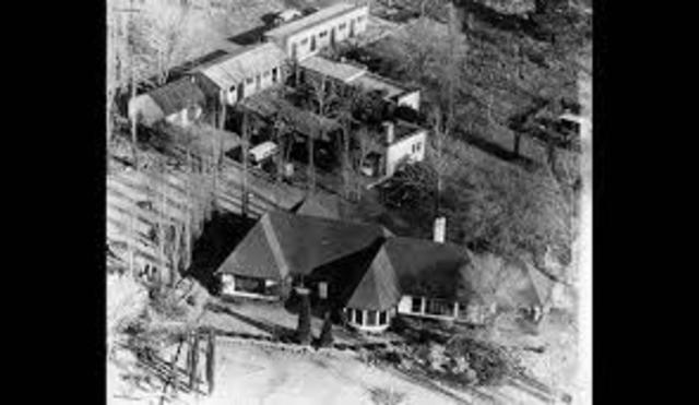 Police raid the secret headquarters of MK at Liliesleaf farm in Rivonia, arresting the leadership.