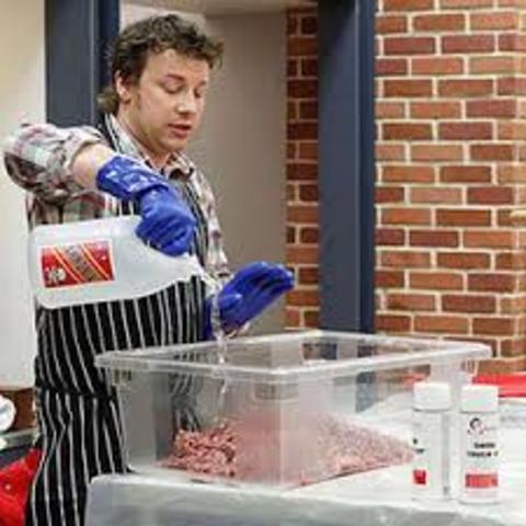 Jamie Oliver airs show creating controversy about "pink sime"