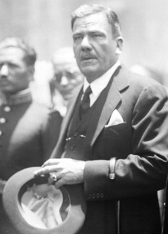 Es exulsado Plutarco Elias Calles