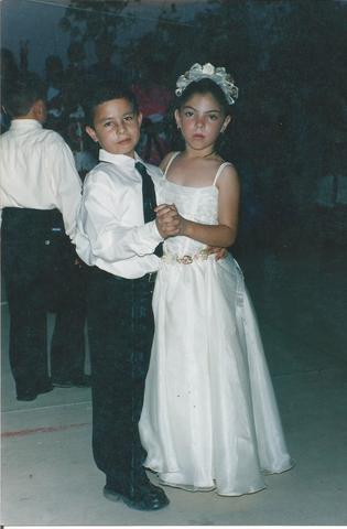 Con la compaeñra de graduación Del Kinder