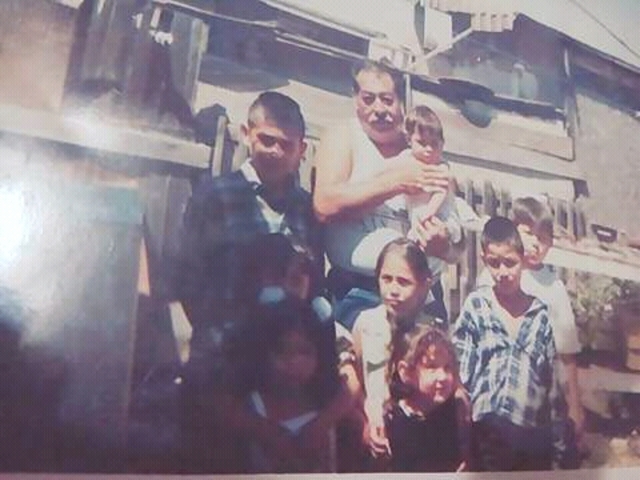 El abuelo con los nietos