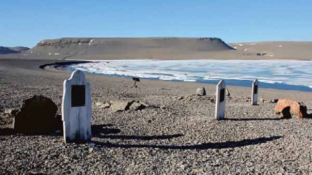 searchers found three graves on beechey island