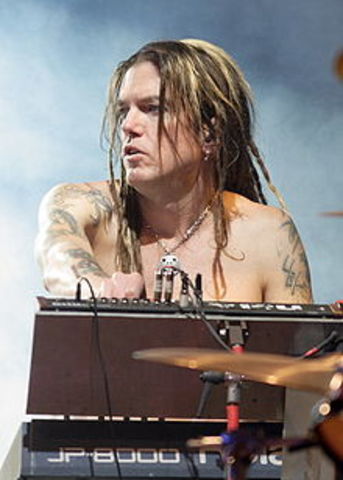 Dizzy Reed is born