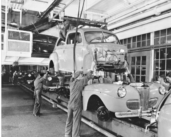 LINEA DE ENSAMBLAJE POR HENRY FORD