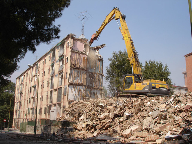 Demolición y construcción de la distribuición de locales