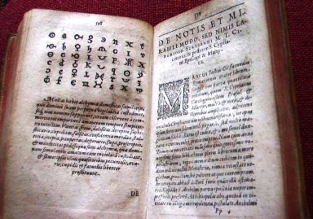 codificación llamado « Polygraphia».