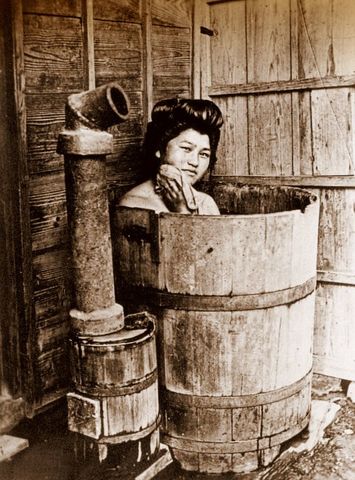 Lina and her party are taken to the bathouse