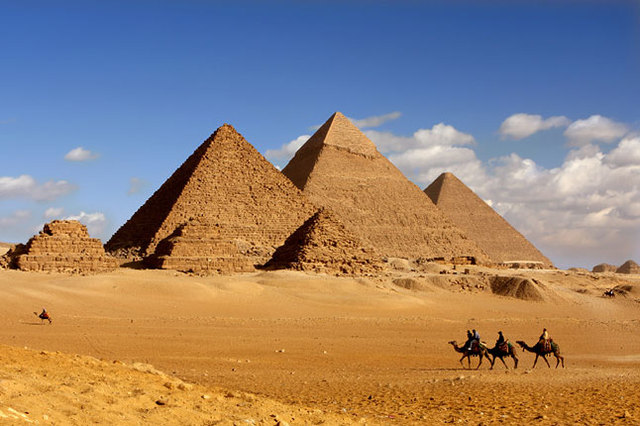Great Pyramids of Giza were built