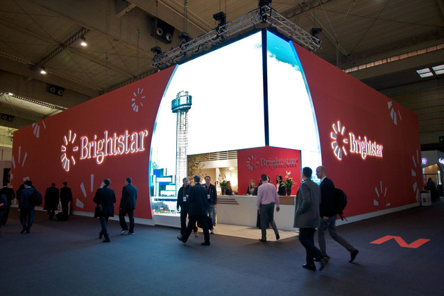 Funda la compañía Brightstar