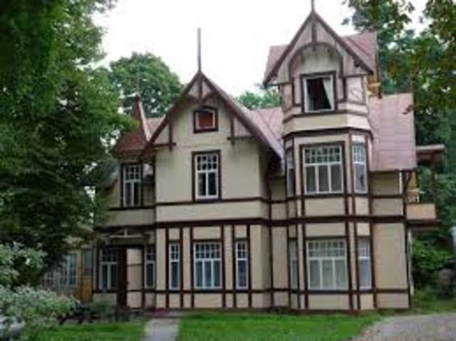 Frau Gantenberg kommt nach haus.