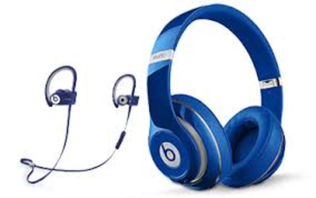 Unter Dino horte jemand Musik mit Kopfhorern, welche den ganzen Raum beschallten.