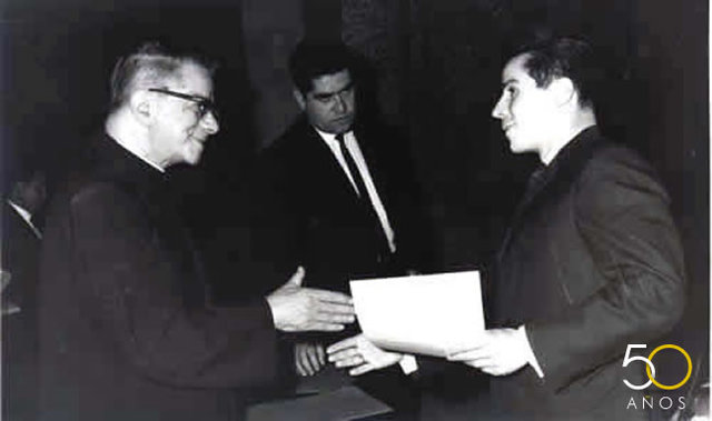 Institución Oficial.