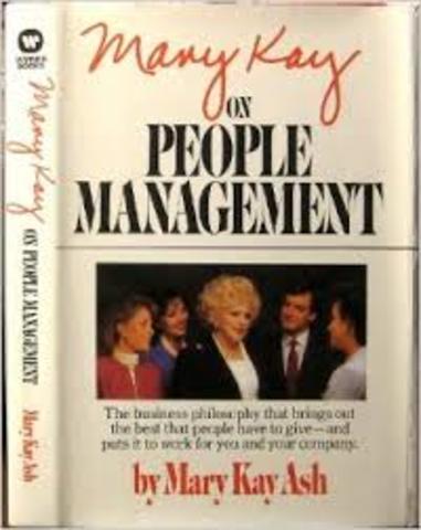 PUBLICA SU AUTOBIOGRAFIA