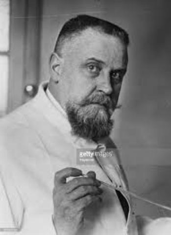 Gaston Ramon modifica la toxina difterica con formol para producir una anatoxina