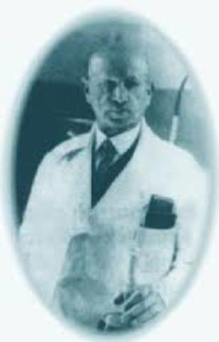 krauss , rudolf  observo que los filtrados de cultivos bacterianos o los extractos de bacterias lisadas precipitaban con antisueros bacterianos