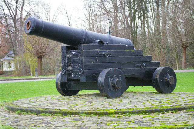 de eerste kanonnen
