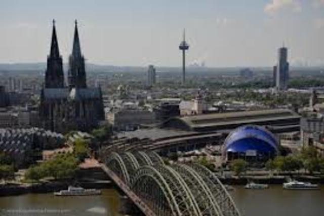 Dino kam in Kolon an.