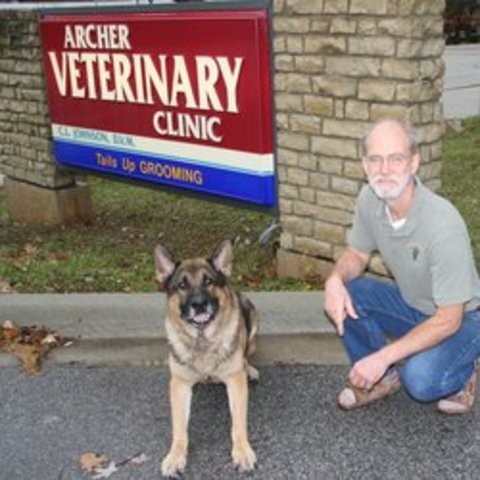 Dino nahm Benno zu der Tierarzt verbracht.