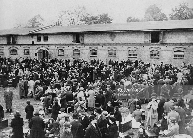 17,000 Jews got expelled