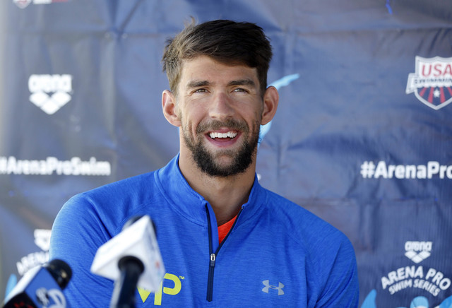 Phelps announces comeback
