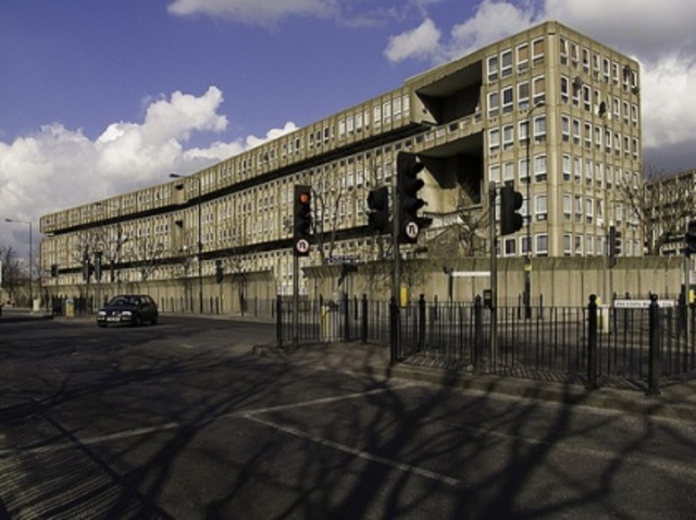 construccion de la propuesta de los Smithson (Robin Hood Gardens)