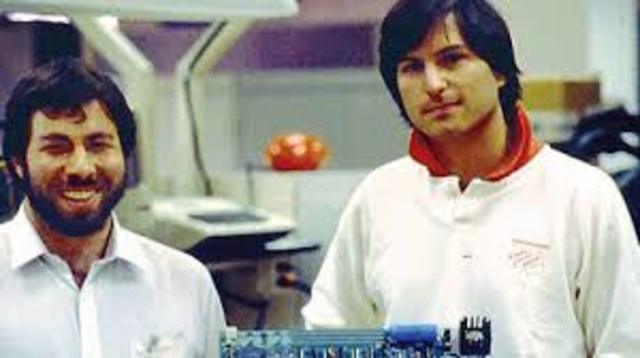 Siete años despues Jobs y Woznaik fabricaron el Apple Two