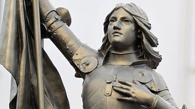 Nace Juana de Arco combatiente francesa