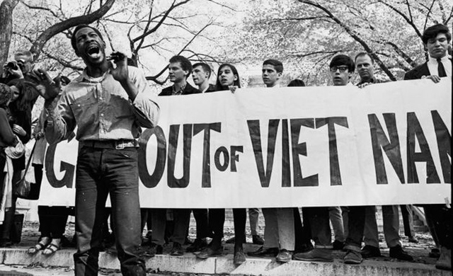 Primer intervención de tropas de USA en Vietnam.