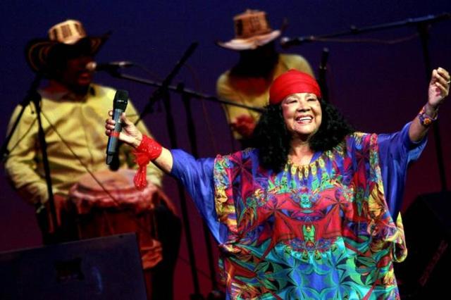 Totó la Momposina,cantante de música folclórica de la Costa Caribe de Colombia.