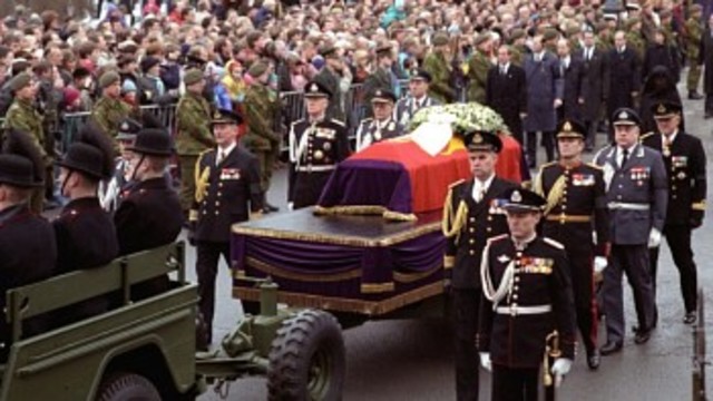 Kong Olav døyr. Media spelar ei stor rolle i sorgprosessen