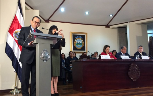 Gobierno somete a consulta decreto para regular FIV