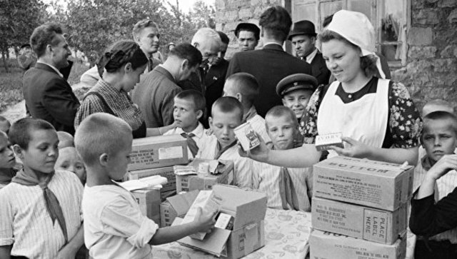 The United States aids Britain with supplies in return of Military Bases