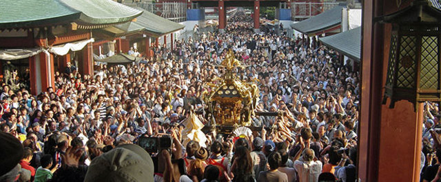 Insuficiencia de centros convencionales de educación