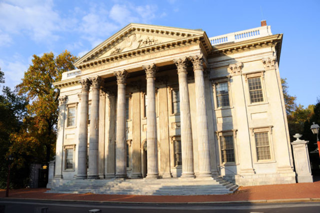 Congress Creates the First US Bank