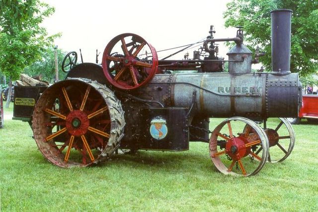 El Primer Tractor de Bencina