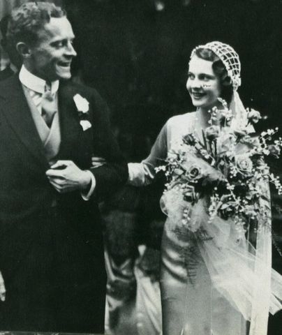 Vivien Leigh marries Herbert Leigh Holman