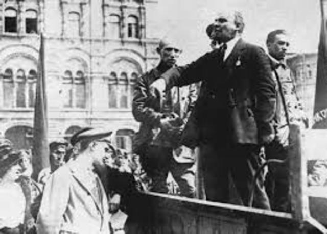 Lenin gets wounded