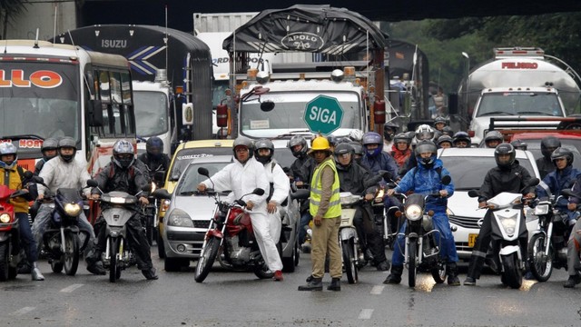 Caos vehicular por cierres en Autopista