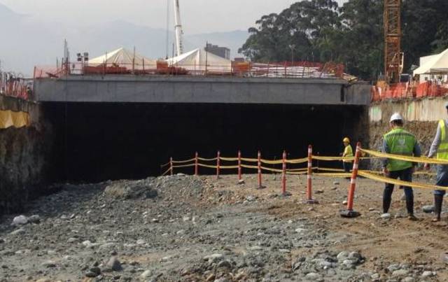 Inicia excavación del deprimido vehicular