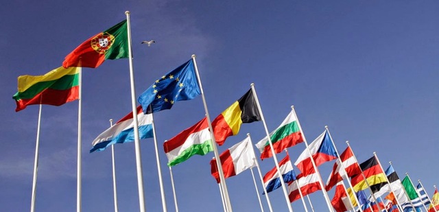 Tratado de fusión de las tres Comunidades (CEE, Euratom y CECA).