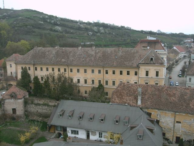 Bethlen Gyulafehérváron református főiskolát alapít