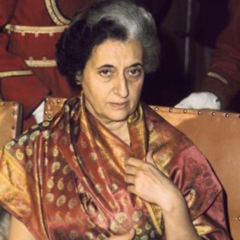 Indira Gandhi, política
