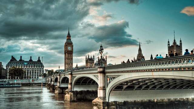 W.Shakespeare left Strafttord for  London.